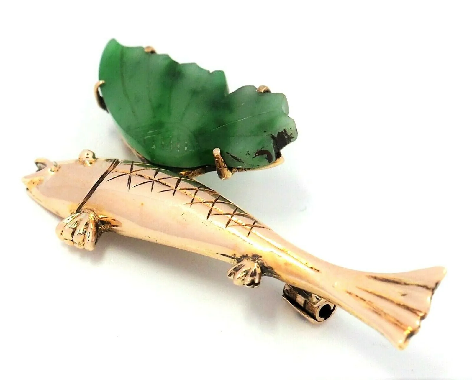 14ct Yellow Gold Fish Shaped Jadeite Brooch