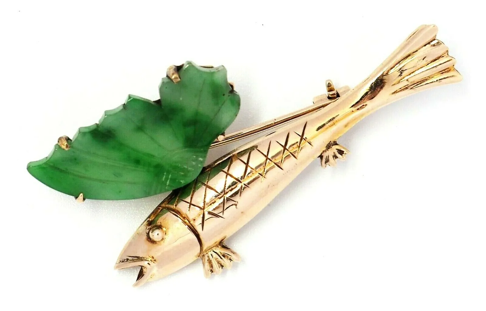 14ct Yellow Gold Fish Shaped Jadeite Brooch