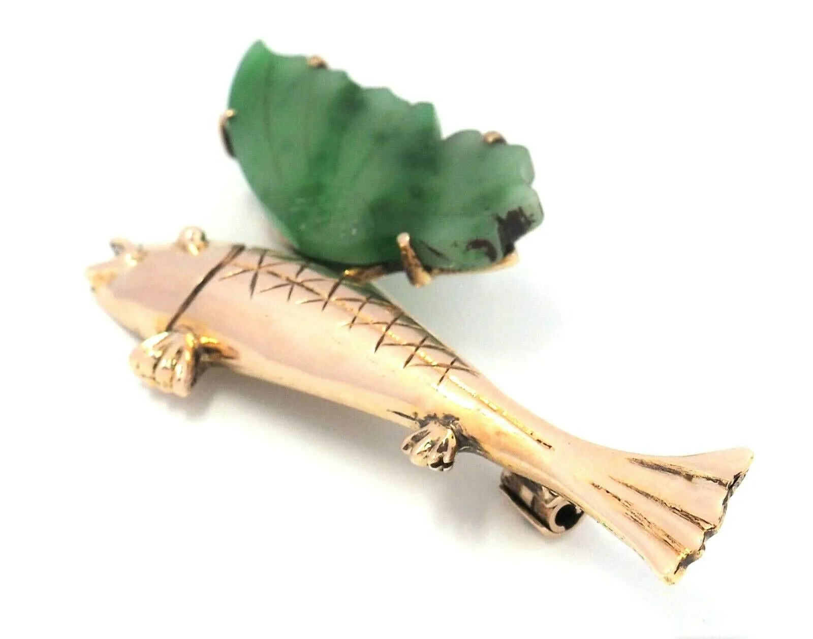 14ct Yellow Gold Fish Shaped Jadeite Brooch