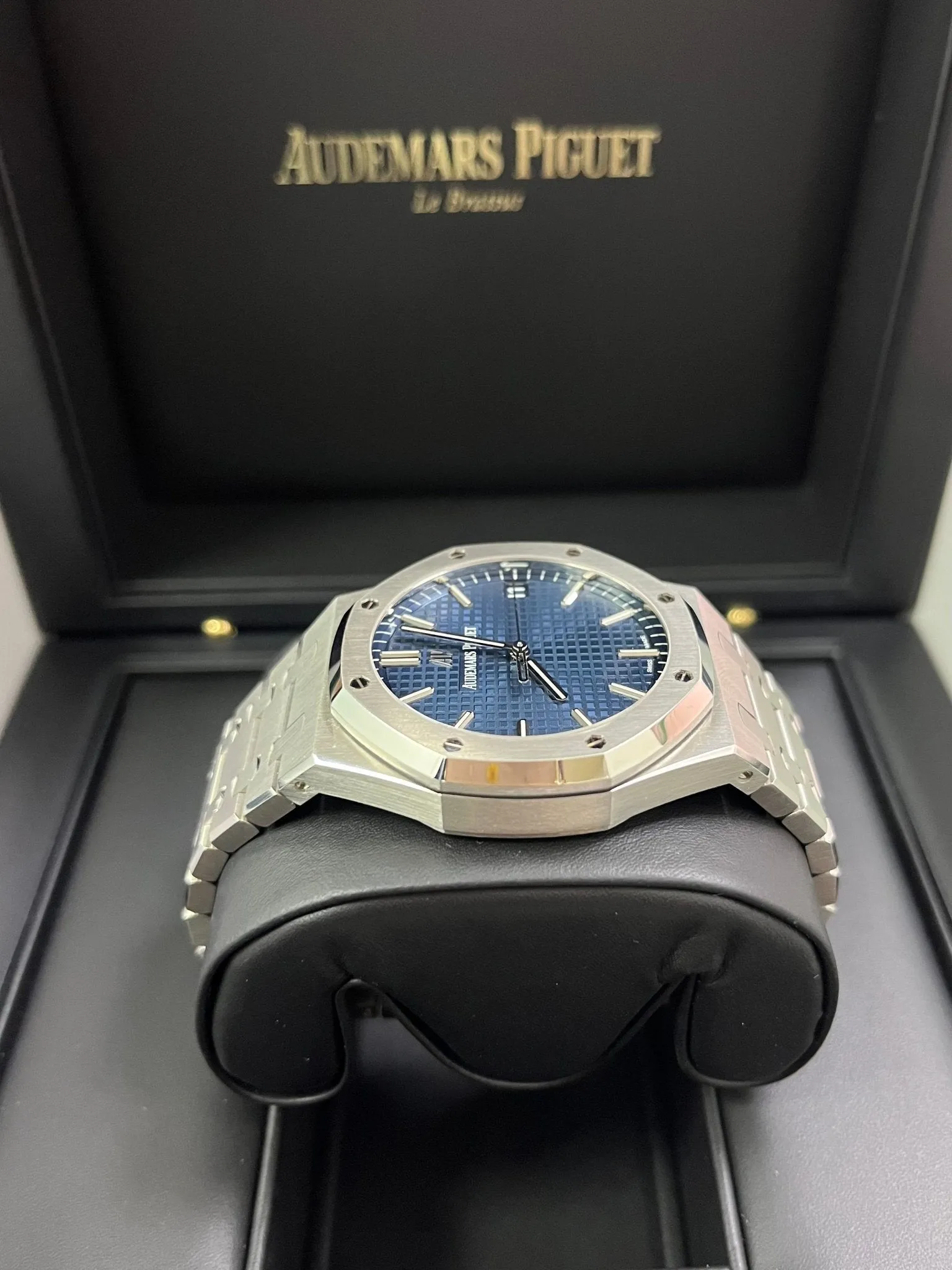 Audemars Piguet Royal Oak Selfwinding/ Stainless Steel/ Blue Dial (Ref#15500ST.OO.1220ST.01)