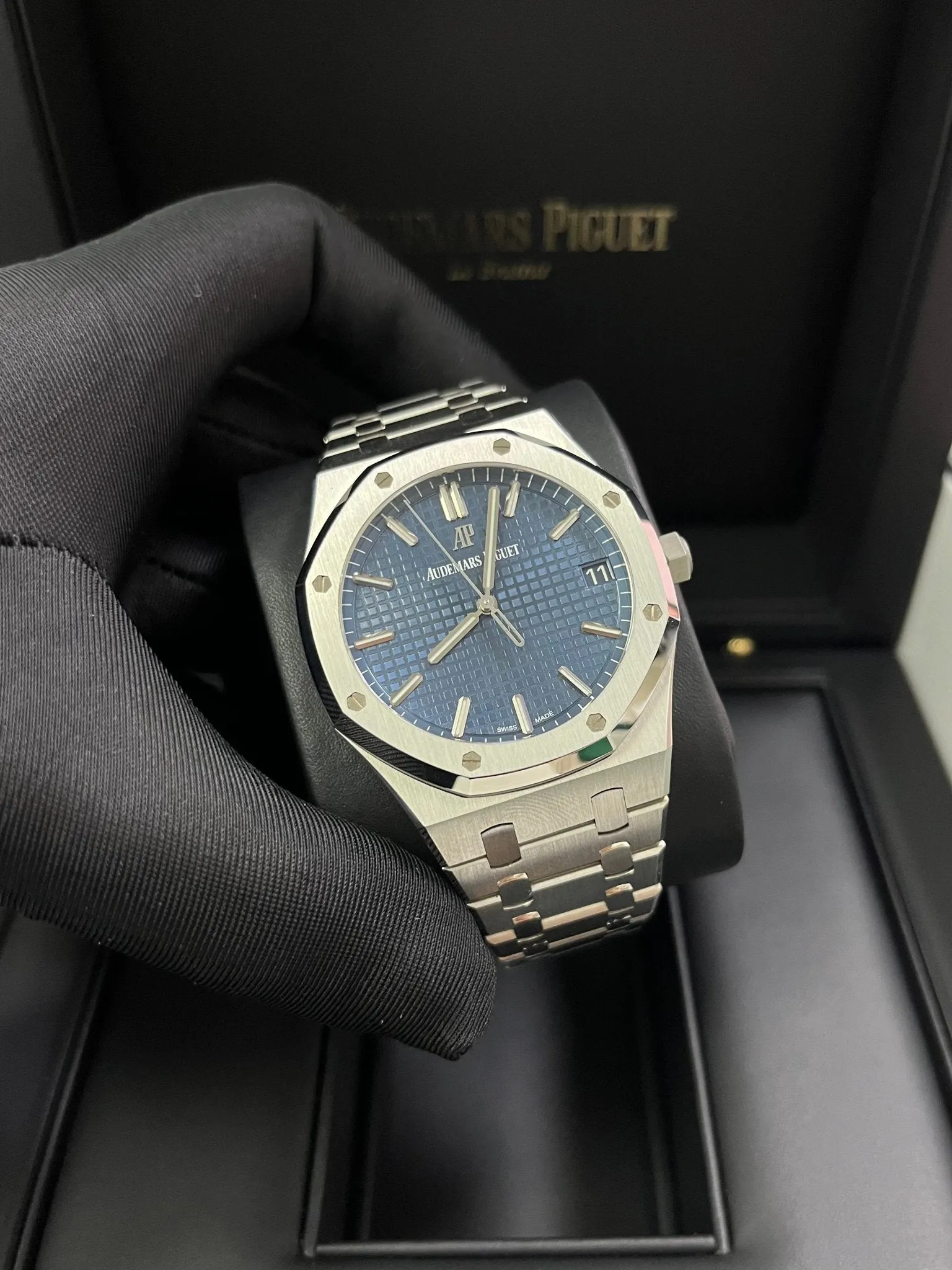 Audemars Piguet Royal Oak Selfwinding/ Stainless Steel/ Blue Dial (Ref#15500ST.OO.1220ST.01)