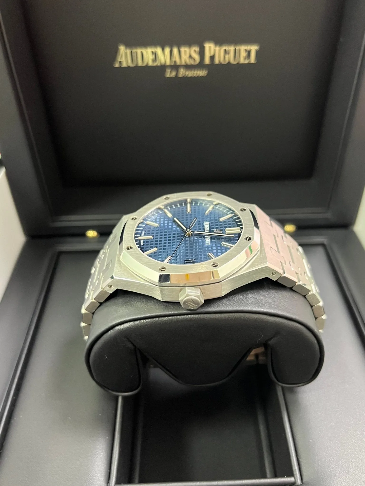 Audemars Piguet Royal Oak Selfwinding/ Stainless Steel/ Blue Dial (Ref#15500ST.OO.1220ST.01)