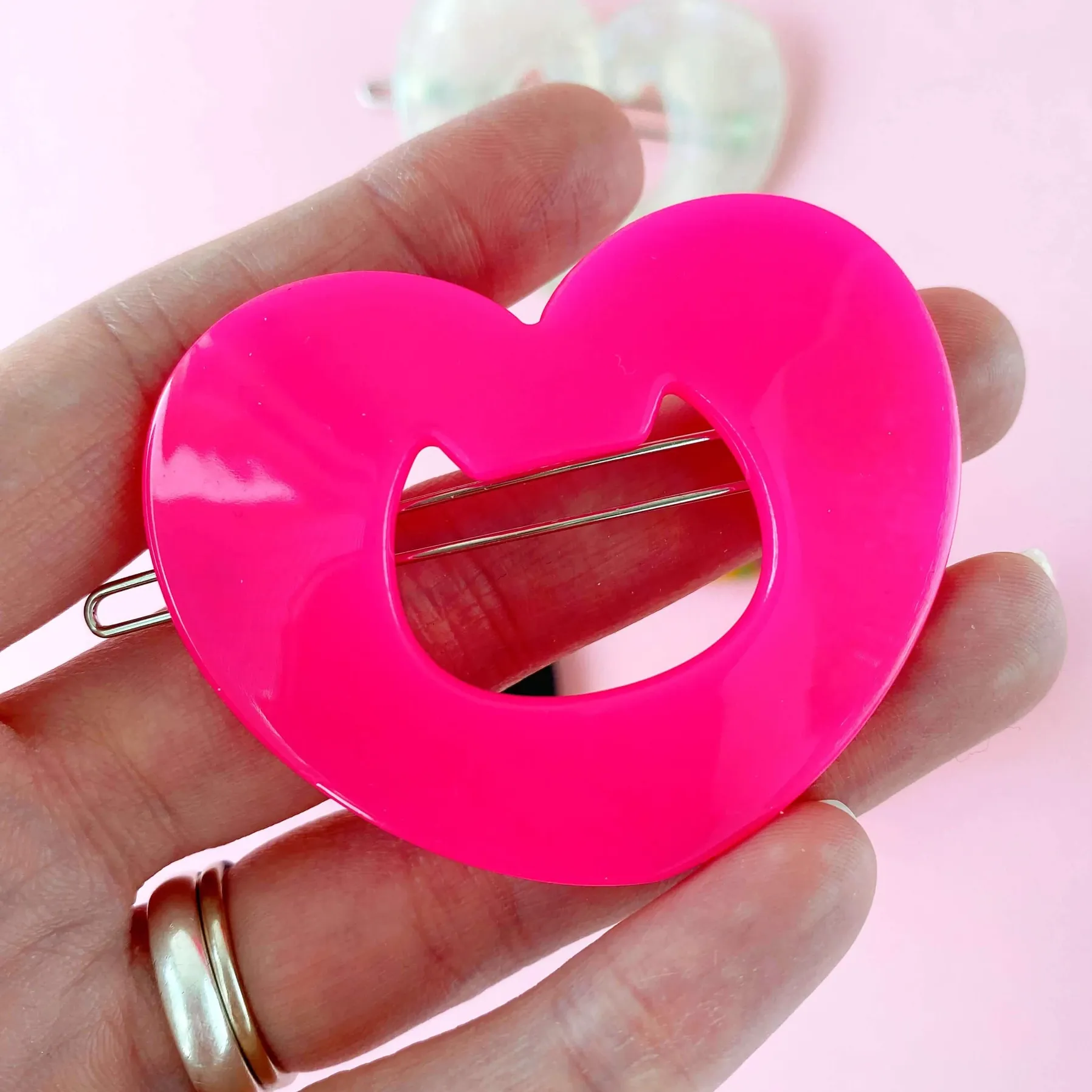 BECKY HELMS CAT HEART HAIR CLIP BRIGHT PINK