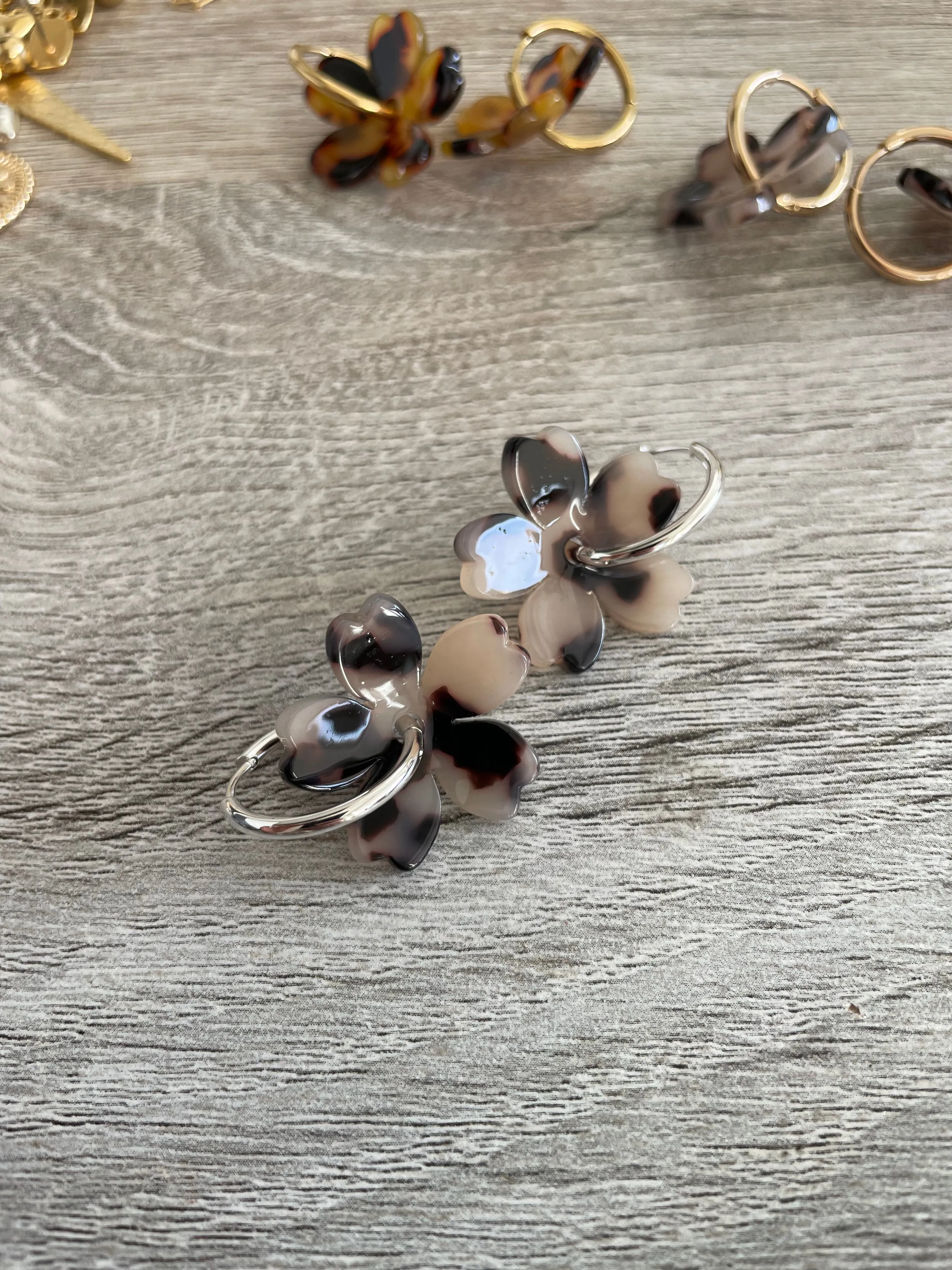 Blonde Tortoiseshell Blooms on Silver Hoops