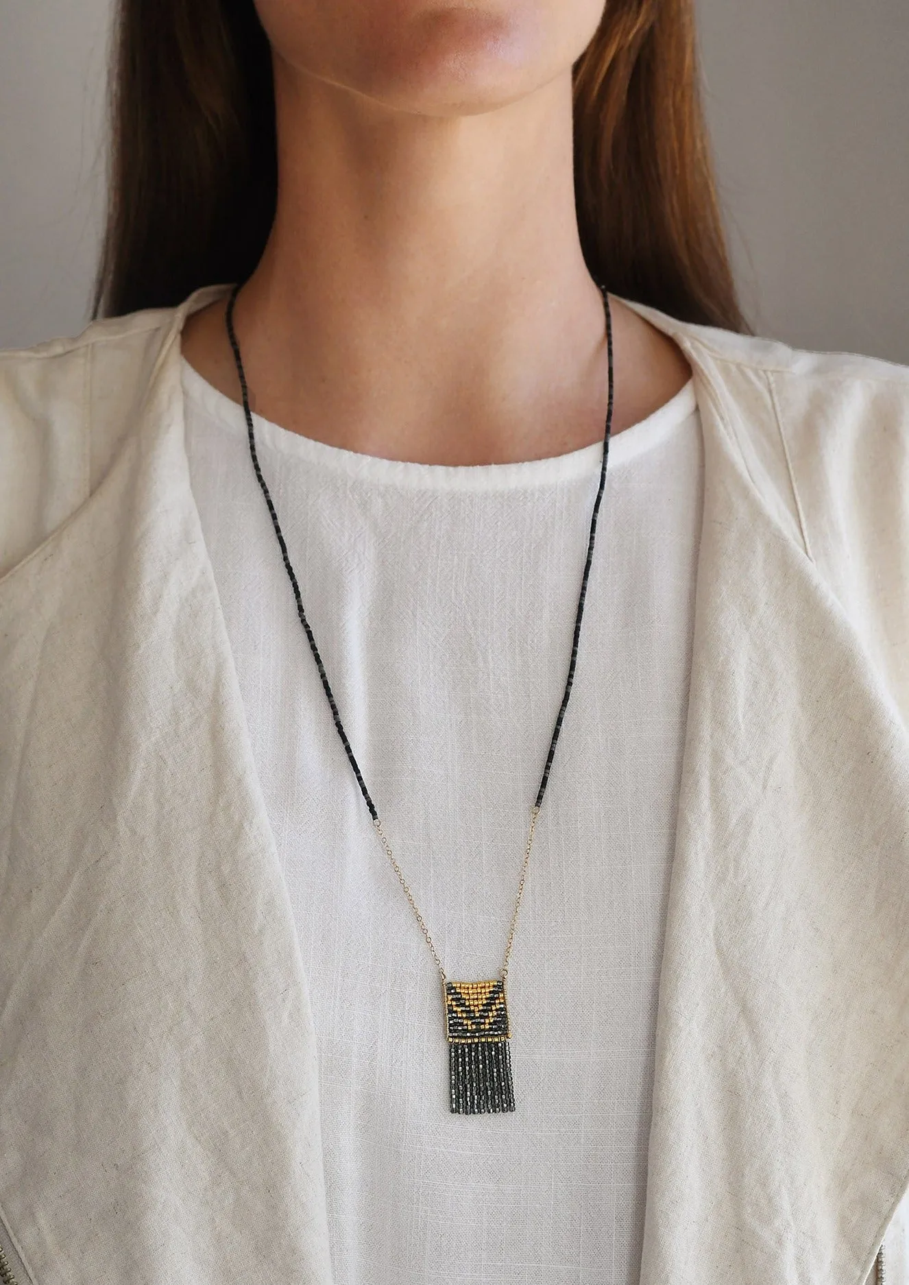 Long V Olakira Necklace  - SHINY GRAPHITE/GOLD/BLACK MOTTLE