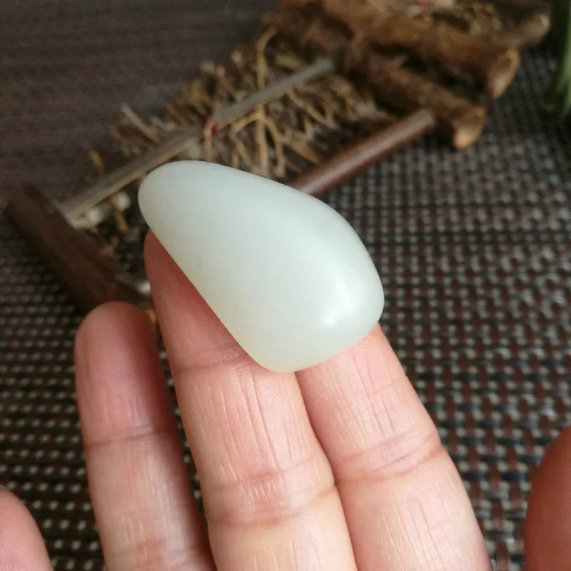 Natural Hetian Jade Rough Nephrite Raw (17g, 3.6X2.5X1.4cm)