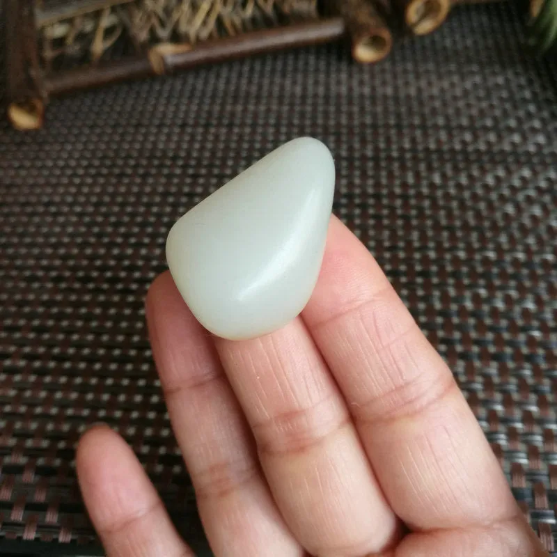 Natural Hetian Jade Rough Nephrite Raw (17g, 3.6X2.5X1.4cm)