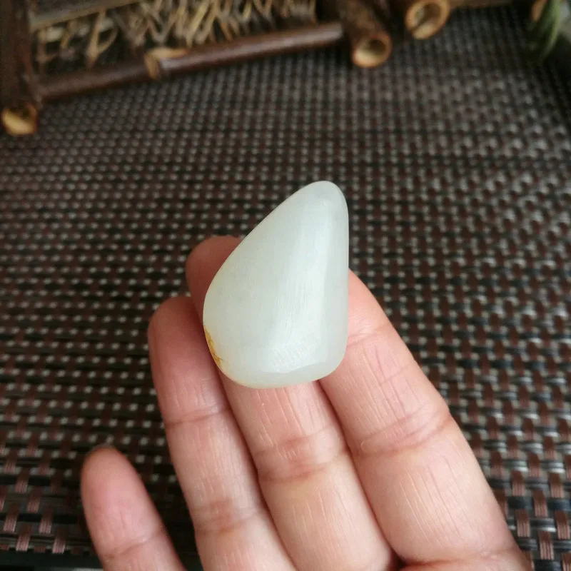 Natural Hetian Jade Rough Nephrite Raw (17g, 3.6X2.5X1.4cm)