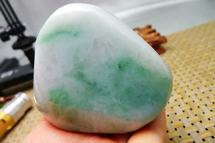 Natural Jade Rough Jadeite Raw (266g,7.6X7.2X2.2cm)