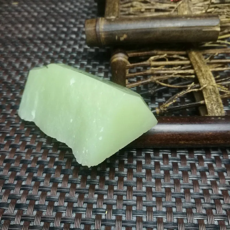 Natural Kunlun Jade Rough Nephrite Raw (105g,9X4.5X2.2cm)