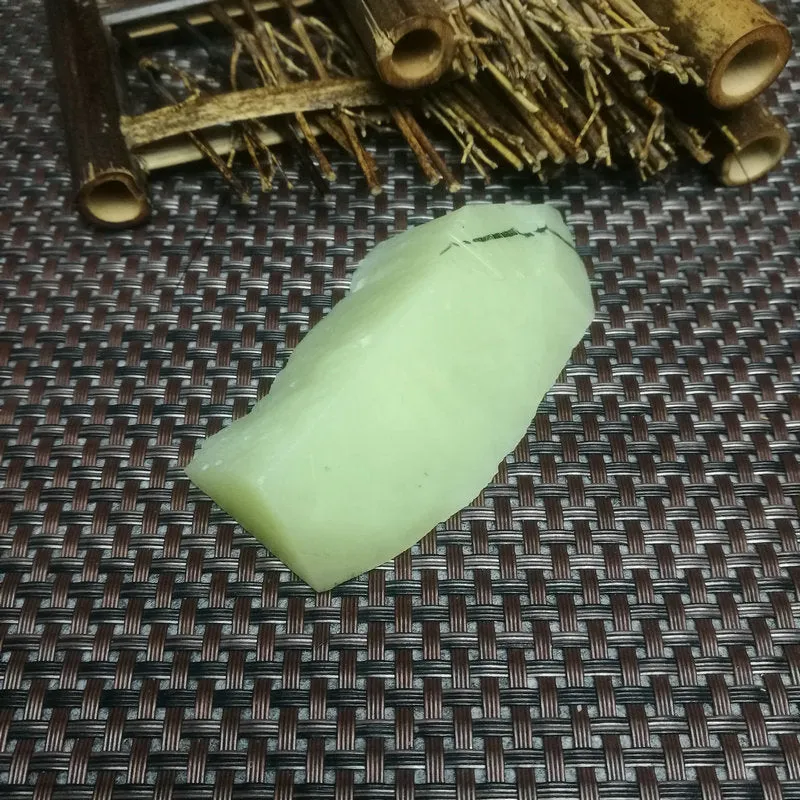 Natural Kunlun Jade Rough Nephrite Raw (105g,9X4.5X2.2cm)