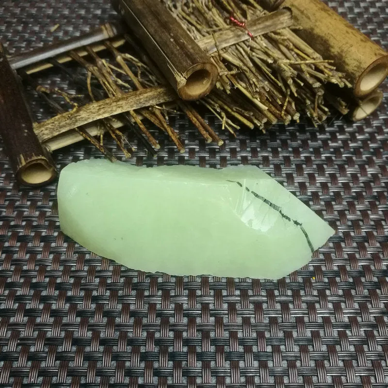 Natural Kunlun Jade Rough Nephrite Raw (105g,9X4.5X2.2cm)