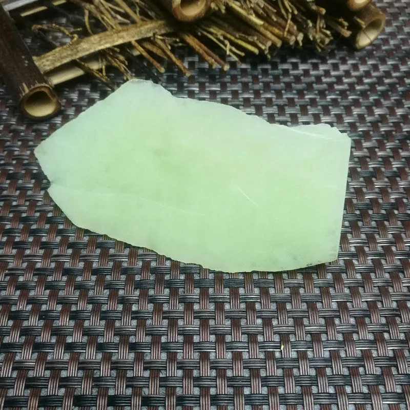 Natural Kunlun Jade Rough Nephrite Raw (105g,9X4.5X2.2cm)