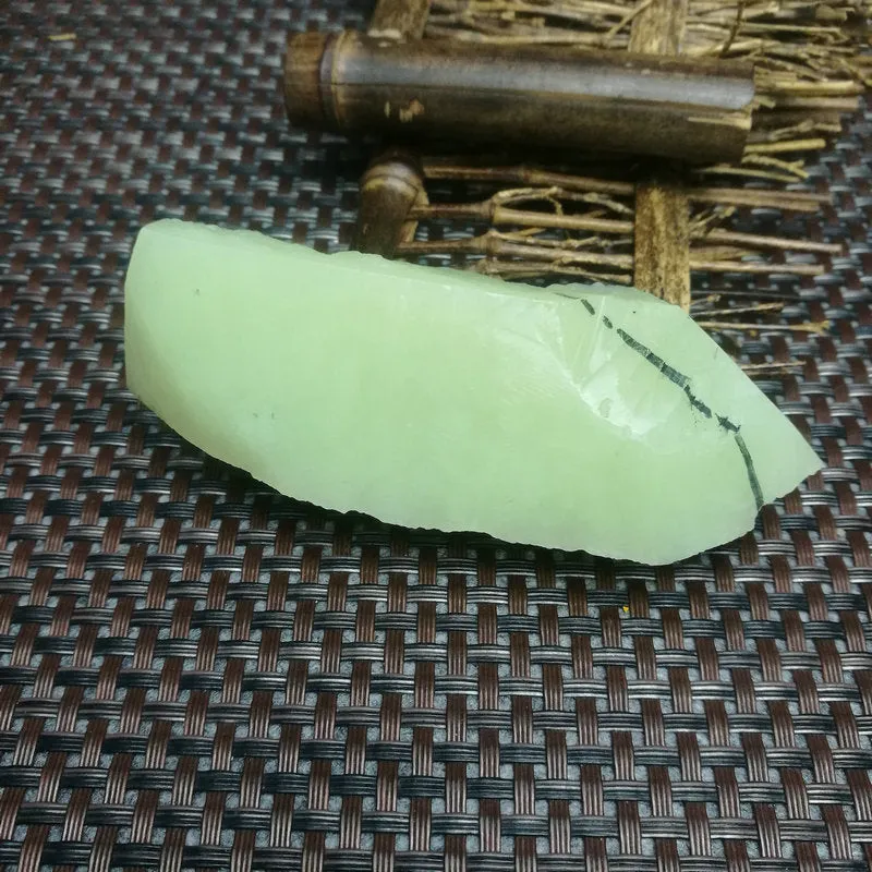 Natural Kunlun Jade Rough Nephrite Raw (105g,9X4.5X2.2cm)