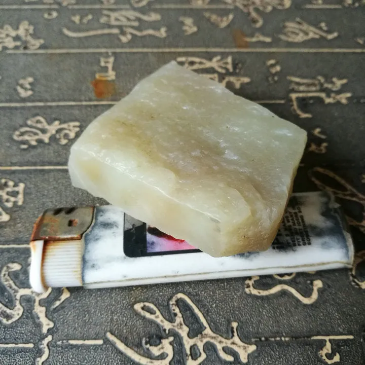 Natural Kunlun Jade Rough Nephrite Raw (113g, 5.5X4X1.5cm)