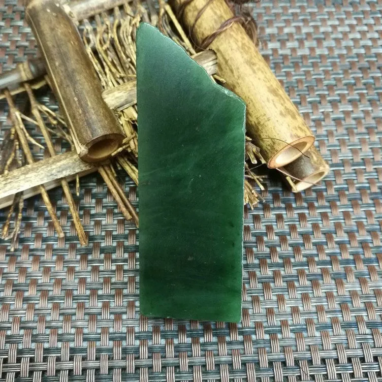 Natural Kunlun Jade Rough Nephrite Raw (122g,8X3X1.8cm)