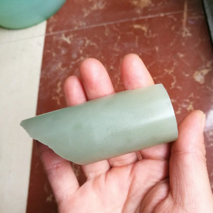 Natural Kunlun Jade Rough Nephrite Raw (124g, 8X3.5X3.3cm)