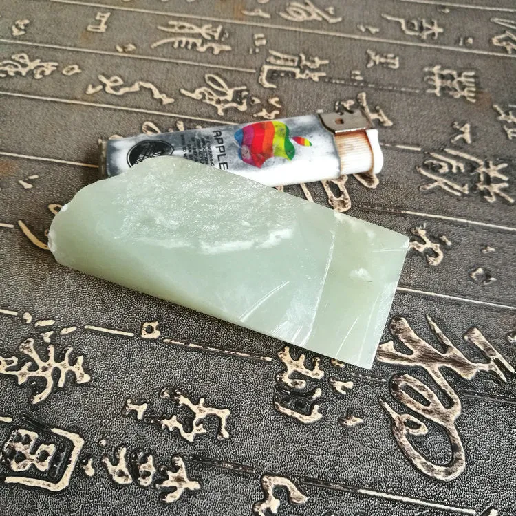 Natural Kunlun Jade Rough Nephrite Raw (124g, 8X3.5X3.3cm)