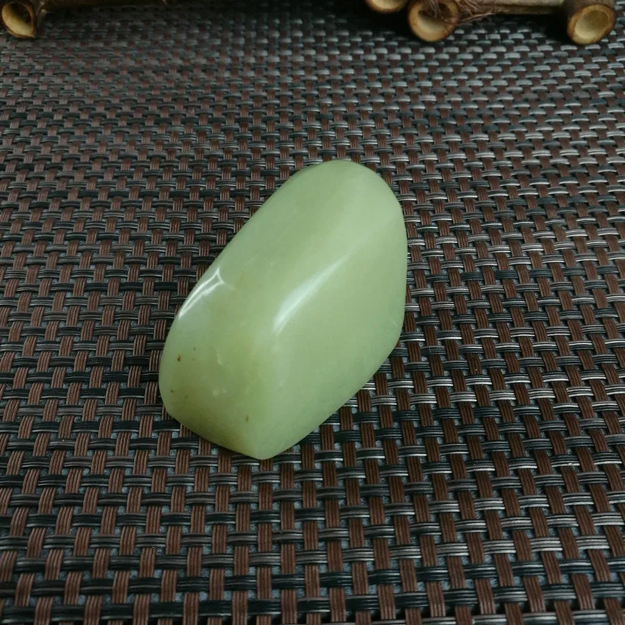 Natural Kunlun Jade Rough Nephrite Raw (140g,5.5X3.6X2.5cm)