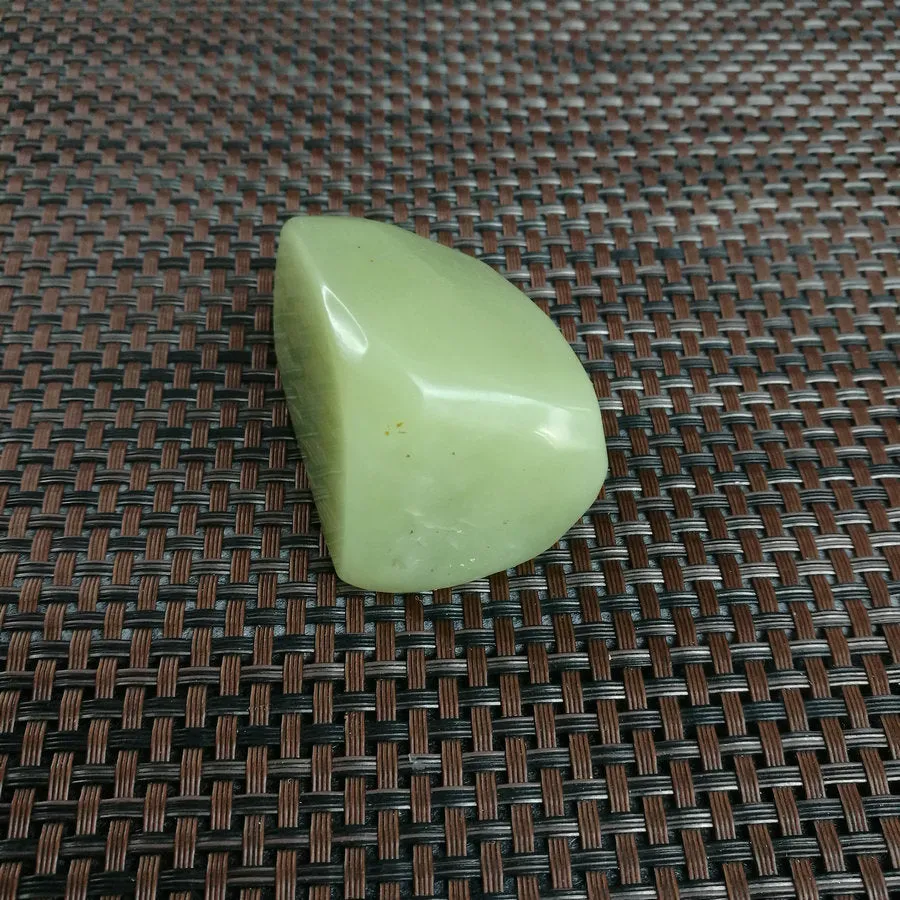 Natural Kunlun Jade Rough Nephrite Raw (140g,5.5X3.6X2.5cm)