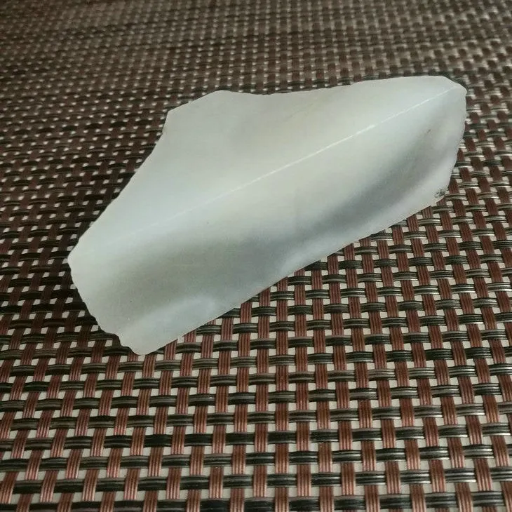 Natural Kunlun Jade Rough Nephrite Raw (148g,8.5X3.8X2.9cm)