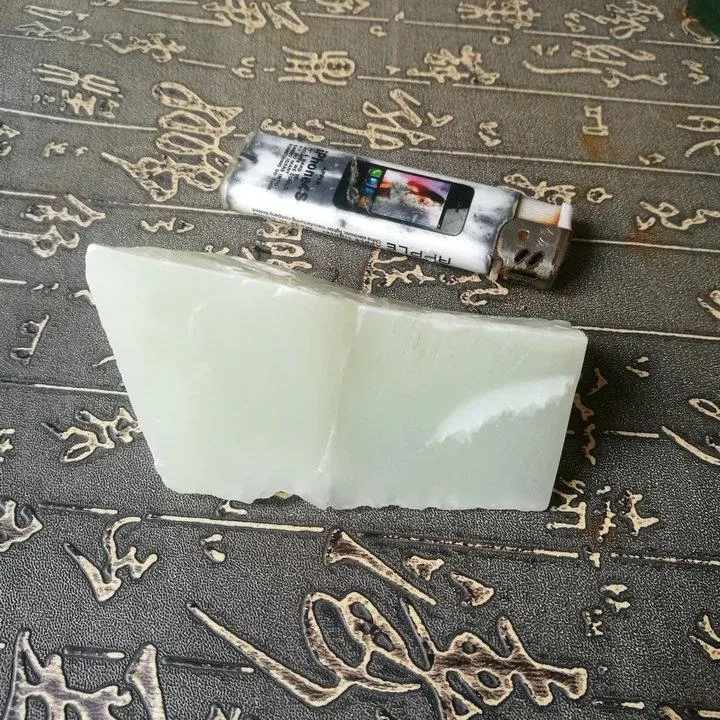 Natural Kunlun Jade Rough Nephrite Raw (208g, 8X4.5X3cm)