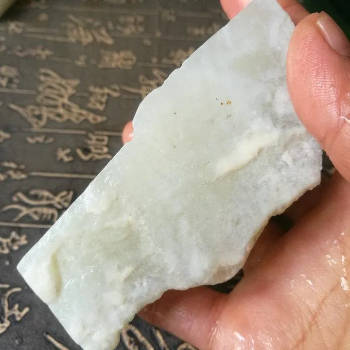 Natural Kunlun Jade Rough Nephrite Raw (208g, 8X4.5X3cm)