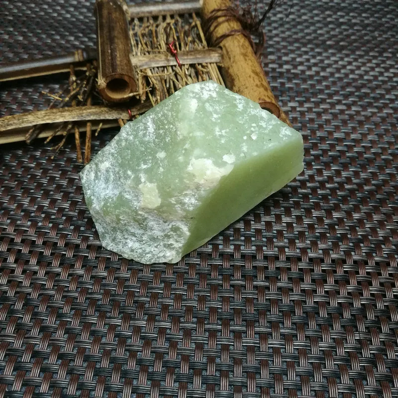 Natural Kunlun Jade Rough Nephrite Raw (213g,8X5X4.5cm)