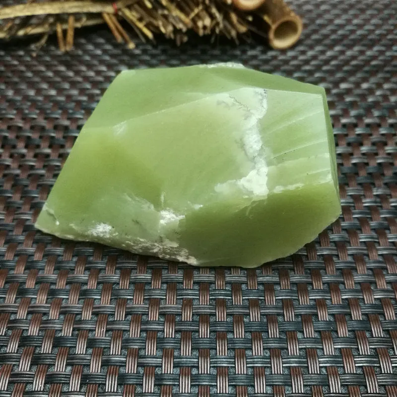 Natural Kunlun Jade Rough Nephrite Raw (213g,8X5X4.5cm)