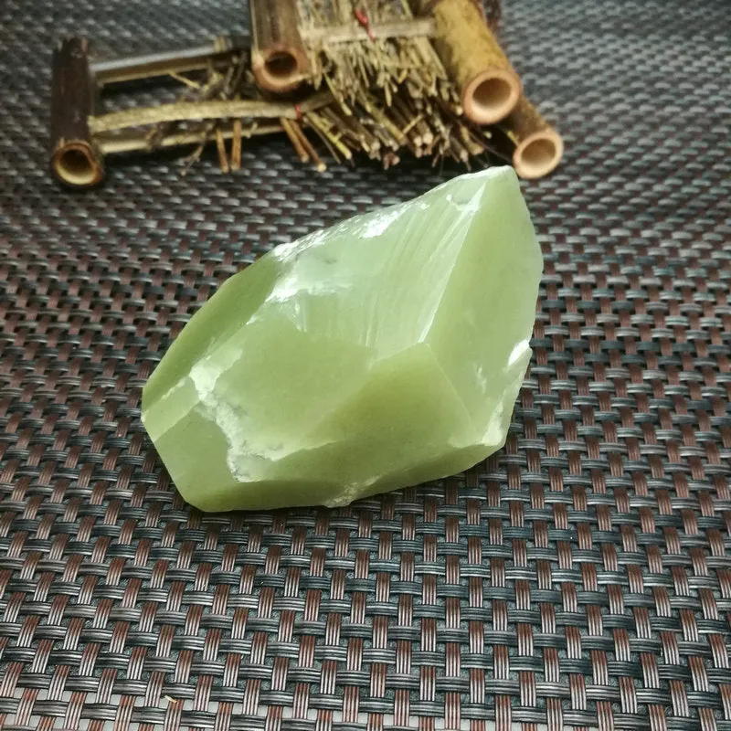 Natural Kunlun Jade Rough Nephrite Raw (213g,8X5X4.5cm)