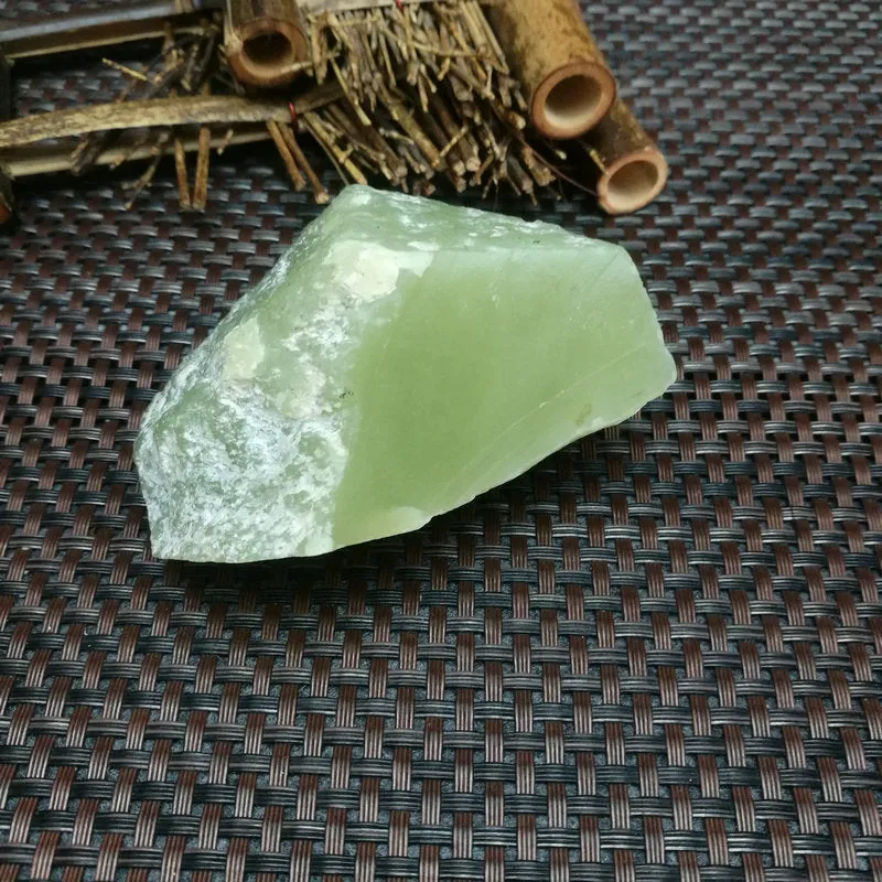 Natural Kunlun Jade Rough Nephrite Raw (213g,8X5X4.5cm)