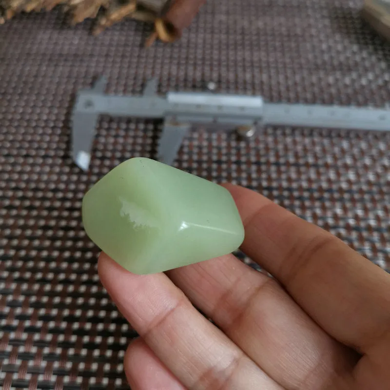 Natural Kunlun Jade Rough Nephrite Raw (27g, 4X2.3X1.9cm)