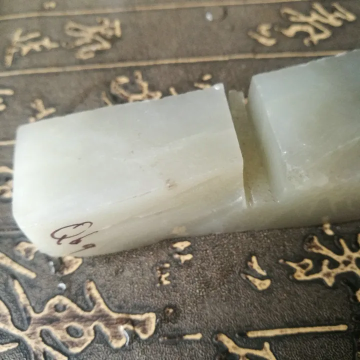 Natural Kunlun Jade Rough Nephrite Raw (312g, 15.5X2.5X2.3cm)