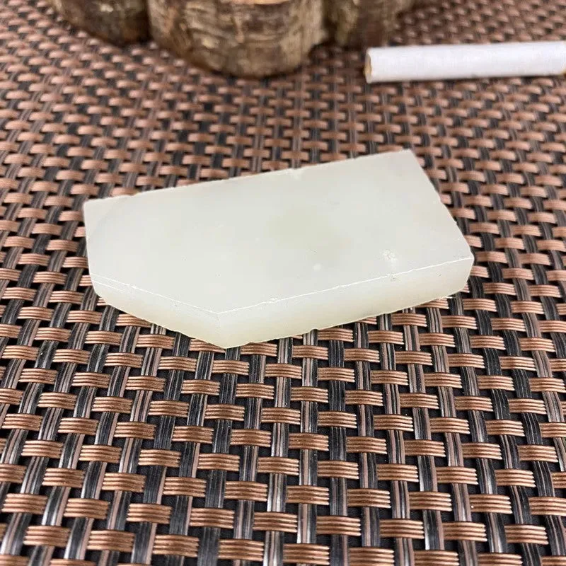 Natural Kunlun Jade Rough Nephrite Raw (47g,6.2X3.1X1.0cm)