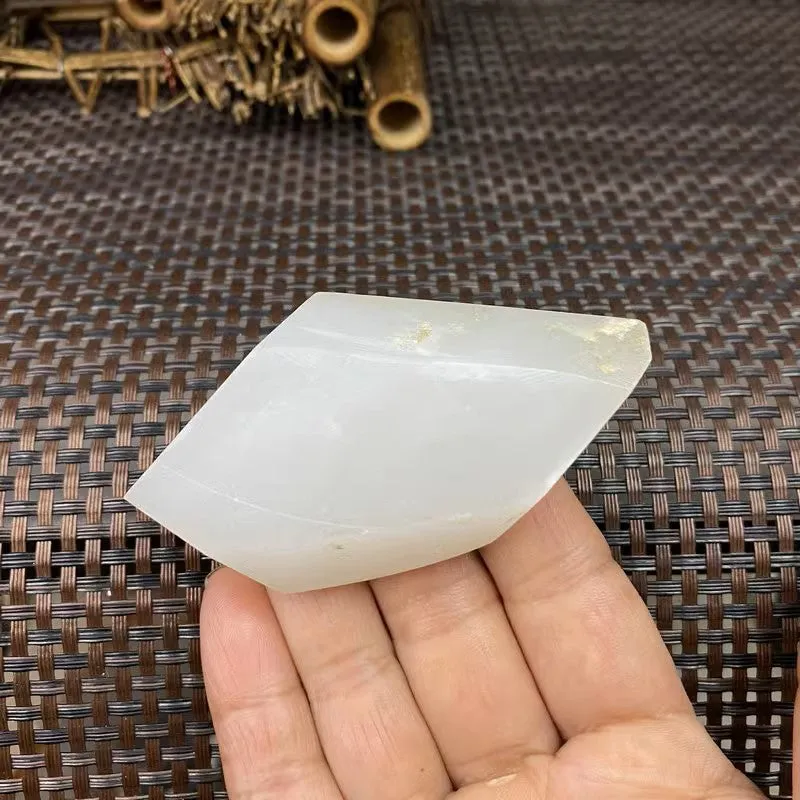 Natural Kunlun Jade Rough Nephrite Raw (65g,7.6X4.2X1.2cm)