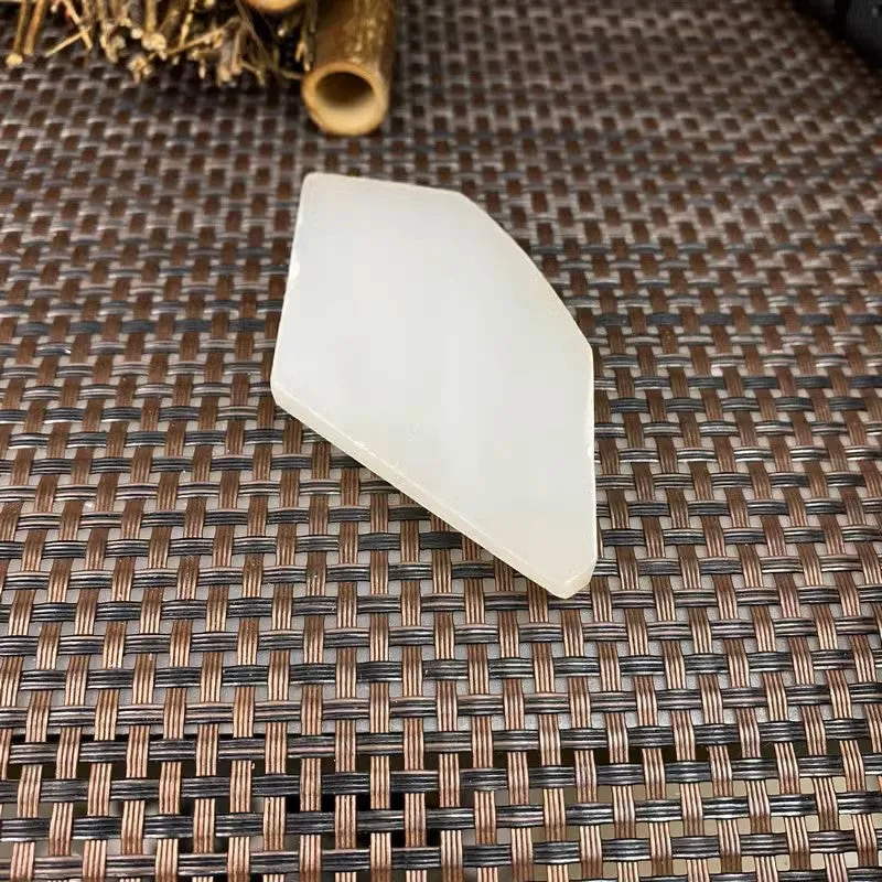 Natural Kunlun Jade Rough Nephrite Raw (65g,7.6X4.2X1.2cm)