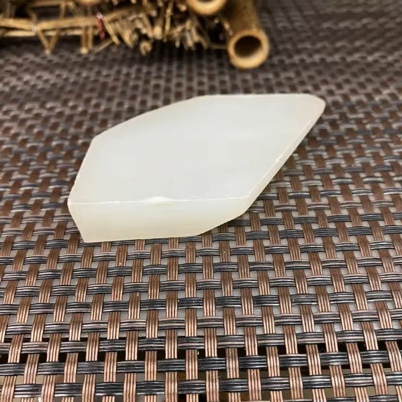 Natural Kunlun Jade Rough Nephrite Raw (65g,7.6X4.2X1.2cm)