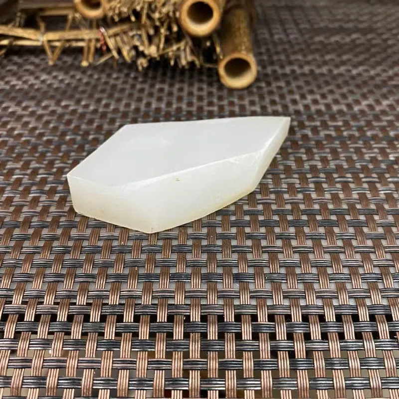 Natural Kunlun Jade Rough Nephrite Raw (65g,7.6X4.2X1.2cm)