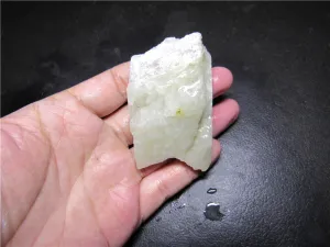 Natural Kunlun Jade Rough Nephrite Raw (75.82g, 67X38X17mm)