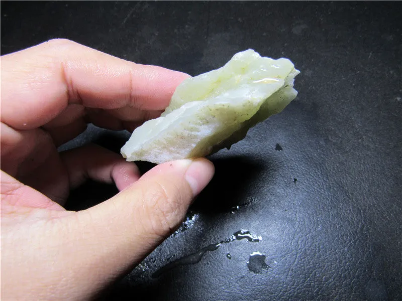 Natural Kunlun Jade Rough Nephrite Raw (75.82g, 67X38X17mm)