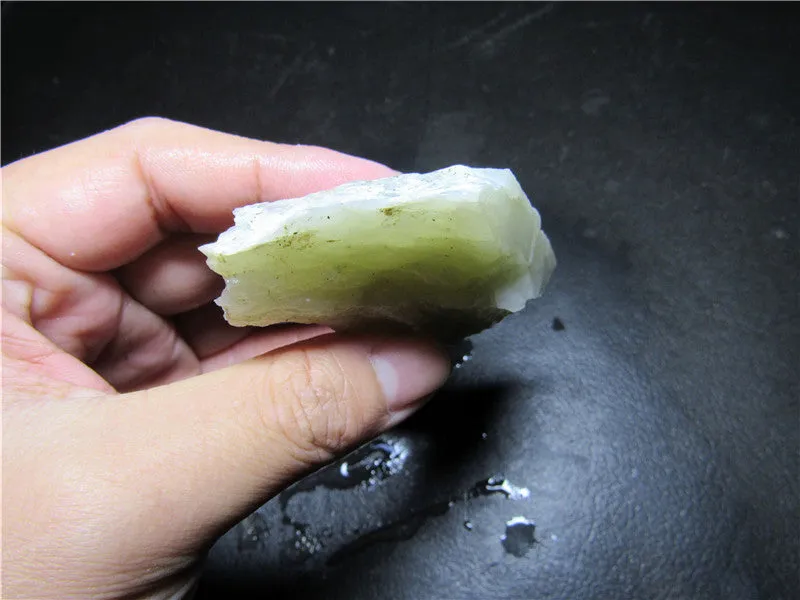 Natural Kunlun Jade Rough Nephrite Raw (75.82g, 67X38X17mm)