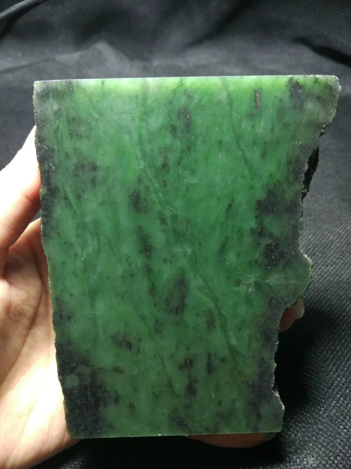 Natural Siberian Jade Rough Nephrite Raw (558g, 11.6X8.0X2.0cm)