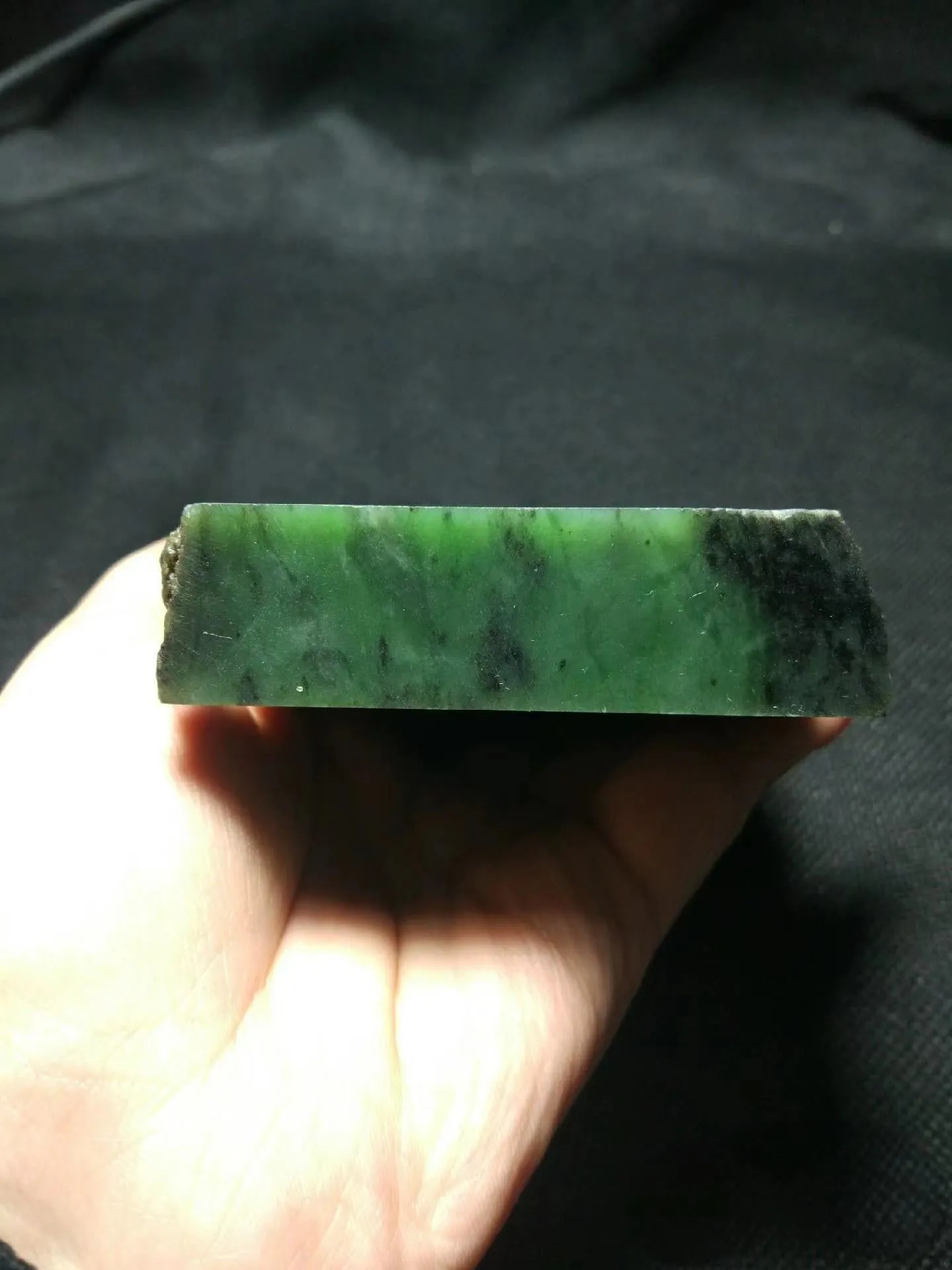 Natural Siberian Jade Rough Nephrite Raw (558g, 11.6X8.0X2.0cm)