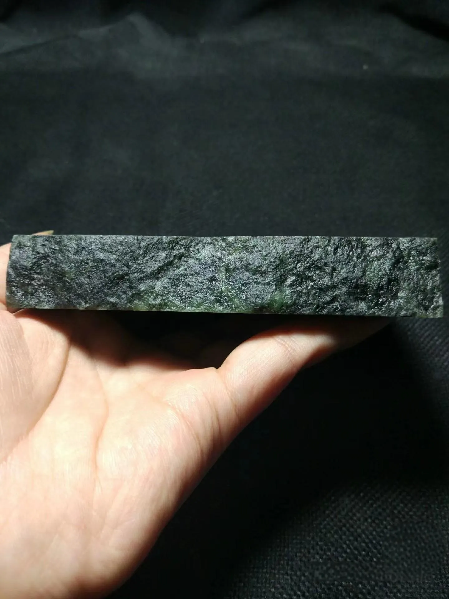 Natural Siberian Jade Rough Nephrite Raw (558g, 11.6X8.0X2.0cm)