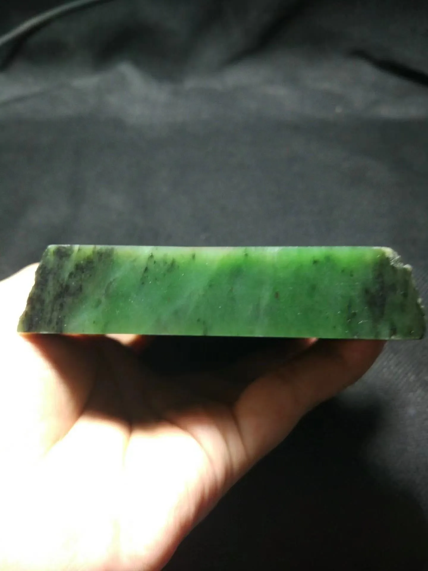 Natural Siberian Jade Rough Nephrite Raw (558g, 11.6X8.0X2.0cm)